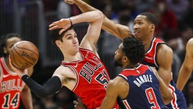 乐动体育开户地址-从东契奇在IG比赛中比分优势明显到莱万多夫斯基在TES比赛中精彩发挥，深圳男篮今晨防线松动的简单介绍