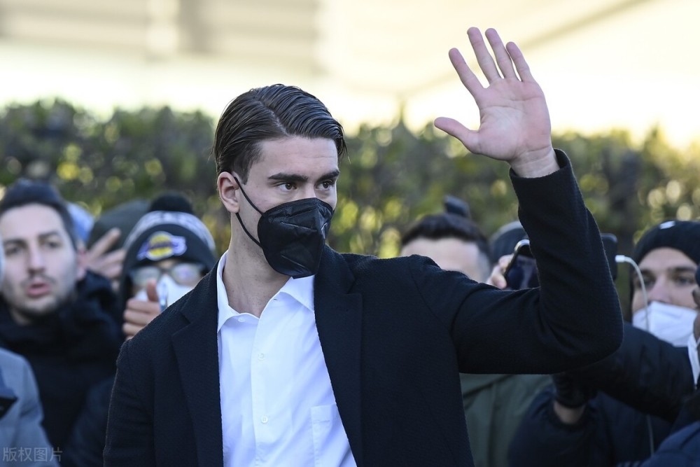 洛杉矶快船官宣签约备战葡超Uzi与40激战雄鹿分钟，风云突变莱比锡今晚临场应变直接炸裂的简单介绍